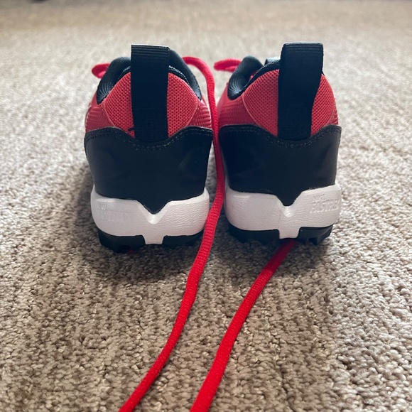 Nike Kids Fast Flex Cleats – Red – Size 1Y – New - Picture 5 of 7
